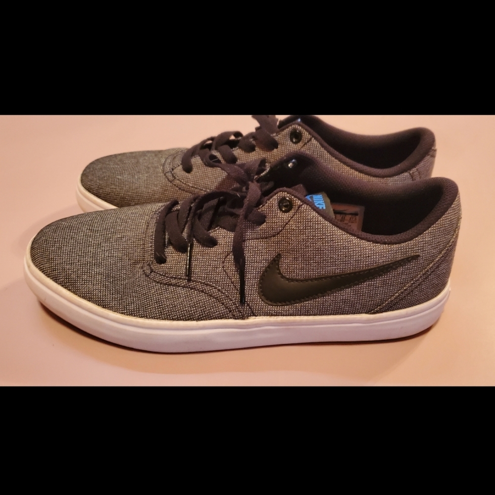 Mens Nike SB shoes sz 9 1/2